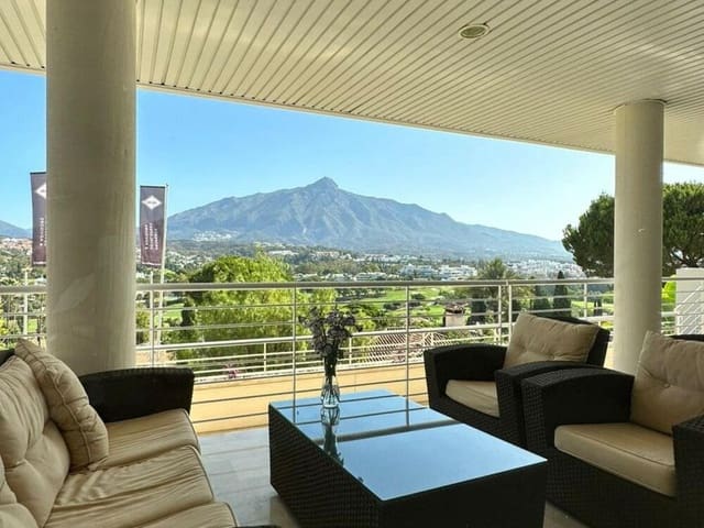 3 soveværelse Lejlighed til leje i Las Brisas, Marbella med swimmingpool garage - € 3.900 (Ref: 8219809)