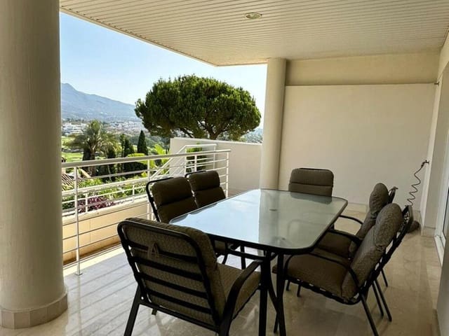 3 soveværelse Lejlighed til leje i Las Brisas, Marbella med swimmingpool garage - € 3.900 (Ref: 8219809)