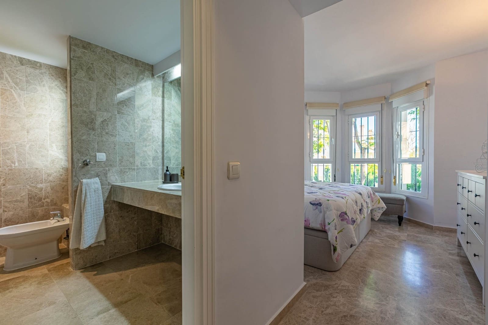 3 sovrum Lägenhet att hyra i Marbella med pool - 3 200 € (Ref: 8232592)