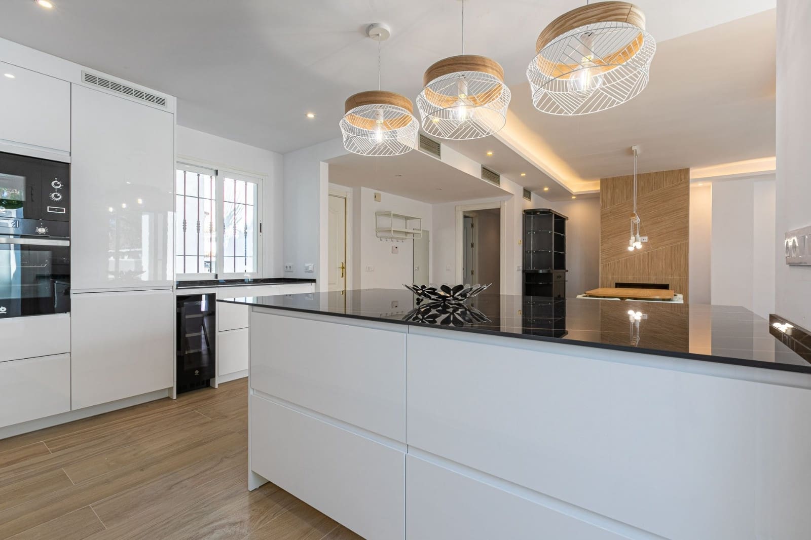 3 sovrum Lägenhet att hyra i Marbella med pool - 3 200 € (Ref: 8232592)