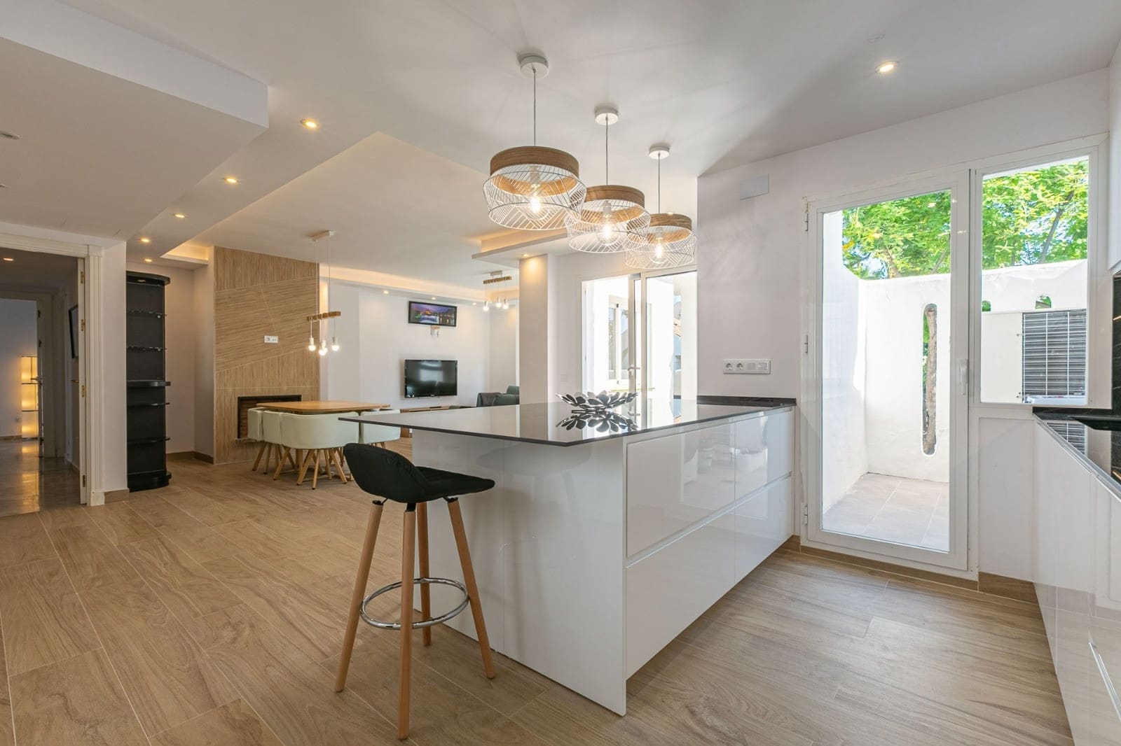 3 sovrum Lägenhet att hyra i Marbella med pool - 3 200 € (Ref: 8232592)