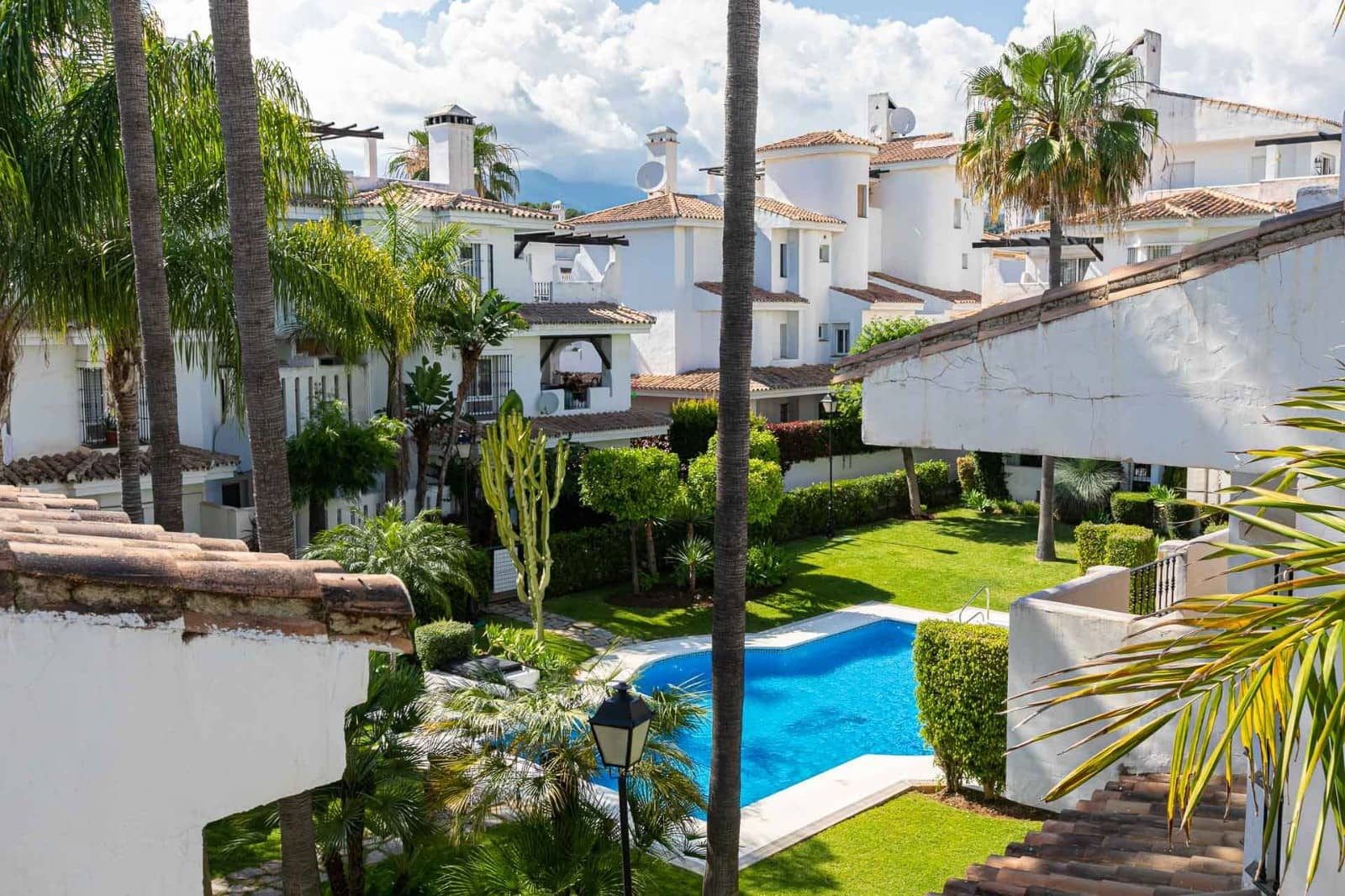 3 sovrum Lägenhet att hyra i Marbella med pool - 3 200 € (Ref: 8232592)