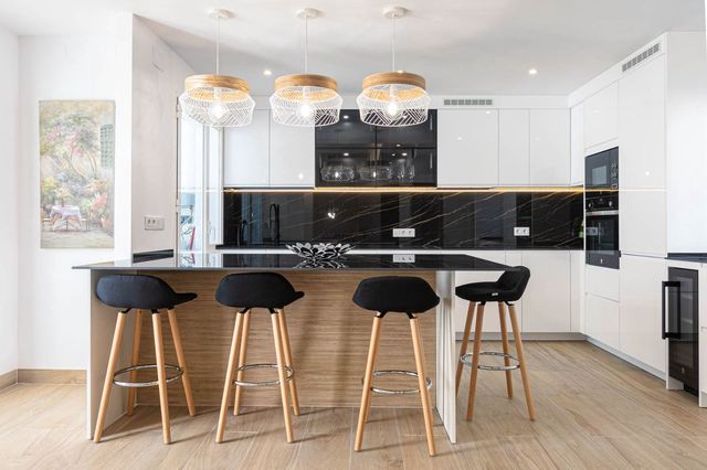 3 sovrum Lägenhet att hyra i La Dama de Noche - La Alzambra, Marbella med pool - 3 200 € (Ref: 8232592)