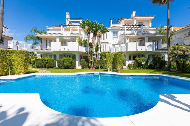 3 sovrum Lägenhet att hyra i La Dama de Noche - La Alzambra, Marbella med pool - 3 200 € (Ref: 8232592)