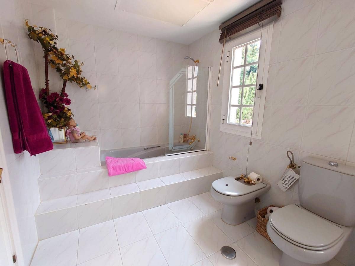 5 sypialnia Willa na kwatery wakacyjne w Marbella z basenem garażem - 8 000 € (Ref: 8258126)