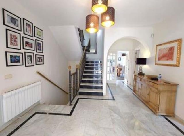 Chalet de 5 habitaciones en Nueva Andalucía Centro, Marbella en alquiler vacacional con piscina garaje - 8.000 € (Ref: 8258126)