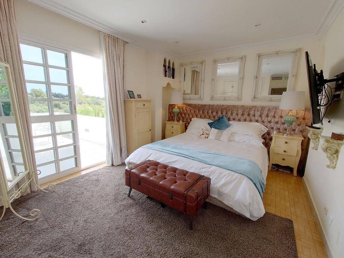 5 sypialnia Willa na kwatery wakacyjne w Marbella z basenem garażem - 8 000 € (Ref: 8258126)