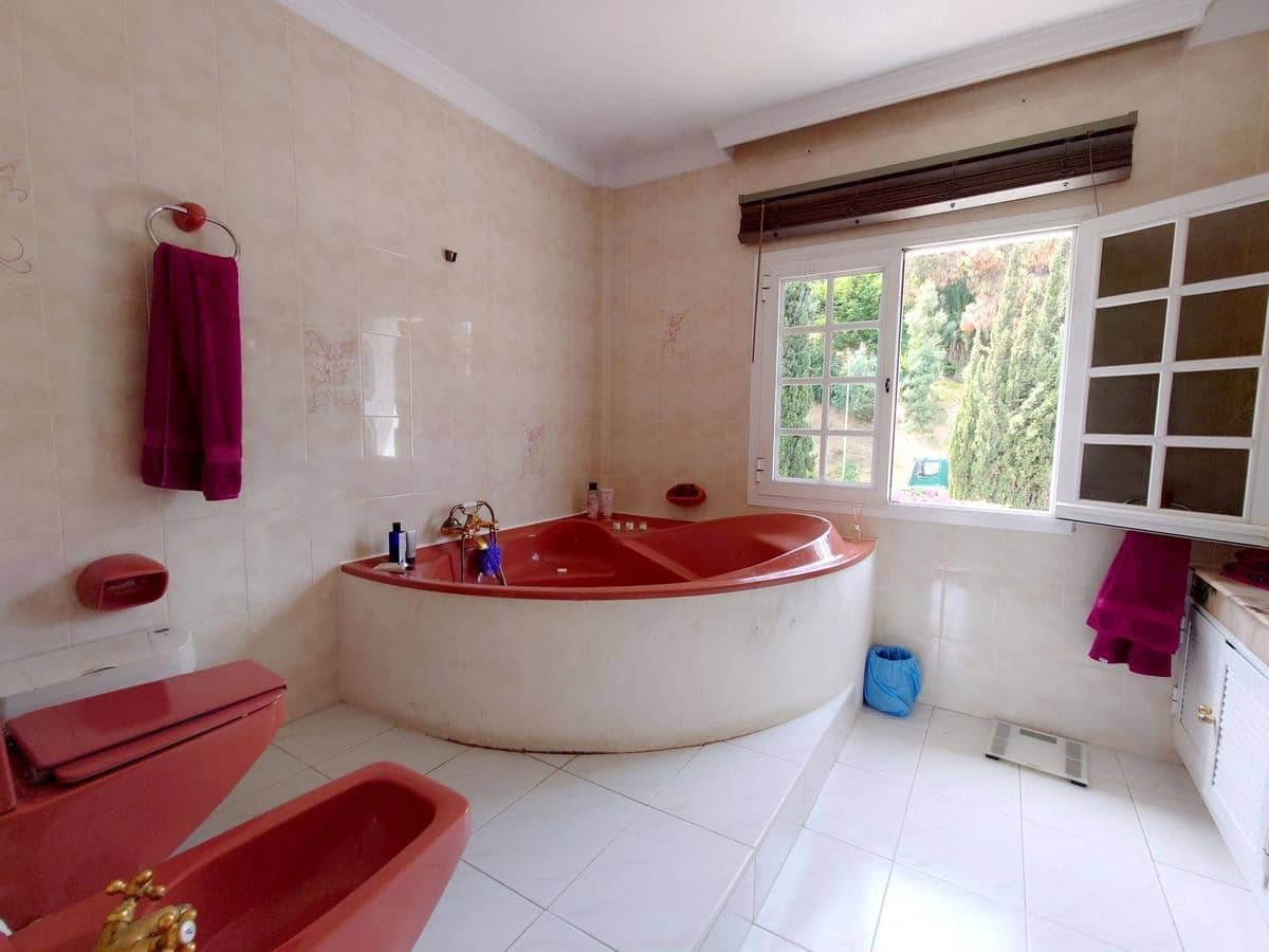 5 sypialnia Willa na kwatery wakacyjne w Marbella z basenem garażem - 8 000 € (Ref: 8258126)