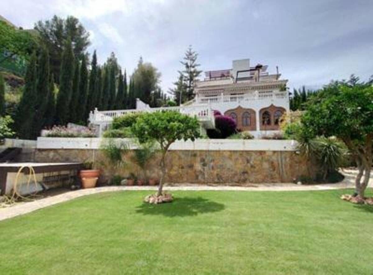 5 sypialnia Willa na kwatery wakacyjne w Marbella z basenem garażem - 8 000 € (Ref: 8258126)