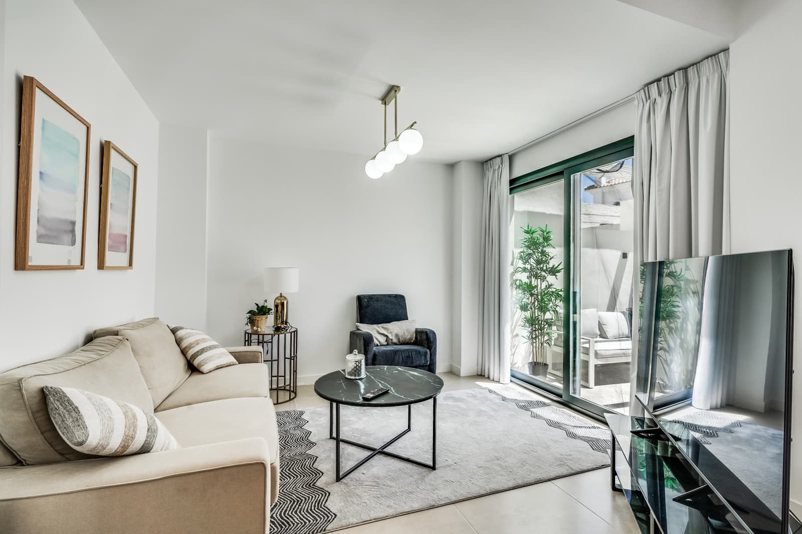 3 quarto Casa em Banda para arrendar em El Paraiso com piscina garagem - 3 200 € (Ref: 8267451)