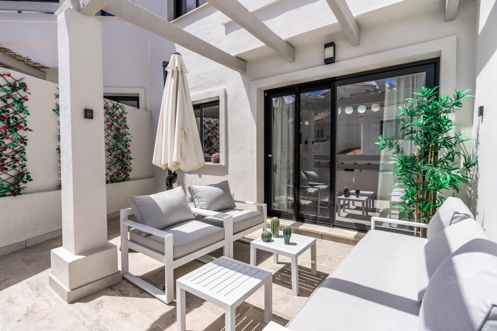 3 quarto Casa em Banda para arrendar em El Paraiso com piscina garagem - 3 200 € (Ref: 8267451)