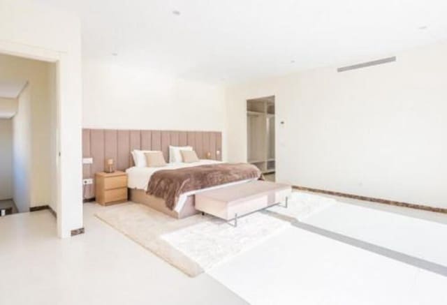 4 bedroom Apartment for rent in El Paraiso, Estepona with pool garage - € 10,000 (Ref: 8267452)