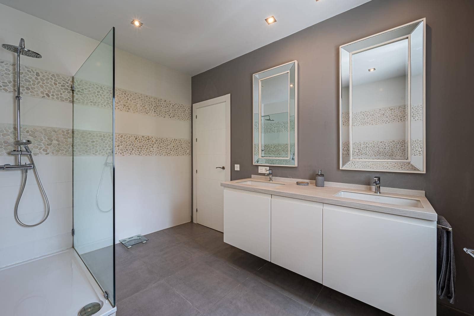 6 sypialnia Willa na kwatery wakacyjne w Nueva Andalucia z basenem garażem - 7 700 € (Ref: 8286369)