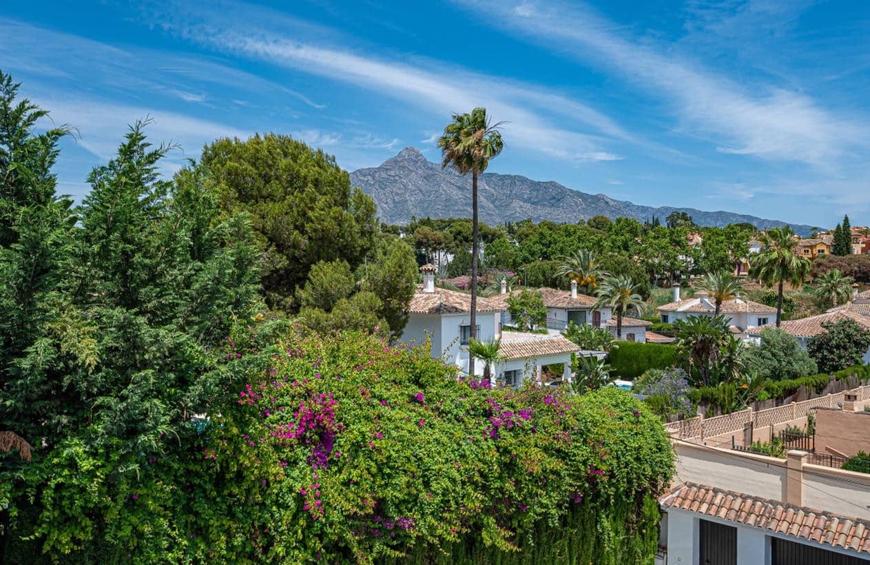 6 sypialnia Willa na kwatery wakacyjne w Nueva Andalucia z basenem garażem - 7 700 € (Ref: 8286369)