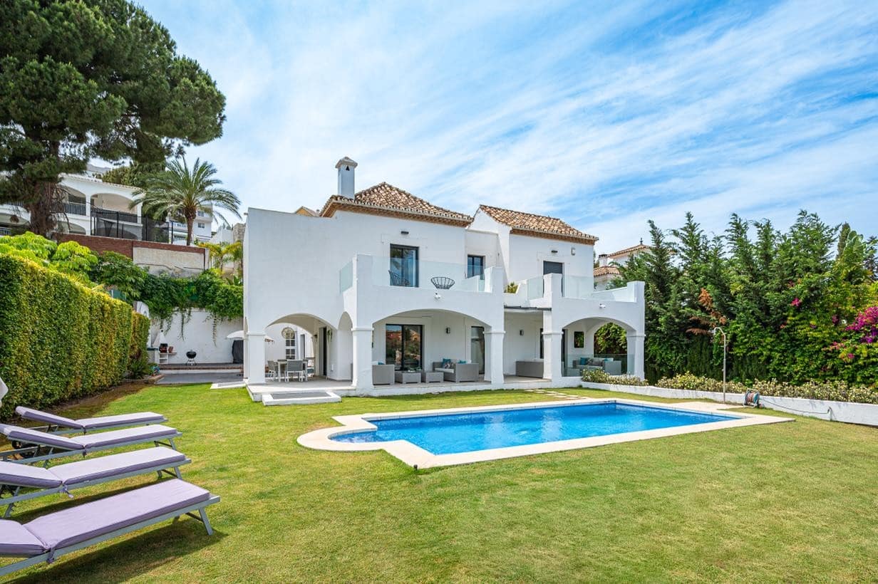 Villa/Maison de 6 chambres de location de vacances à Nueva Andalucia avec piscine garage - 7 700 € (Ref: 8286369)