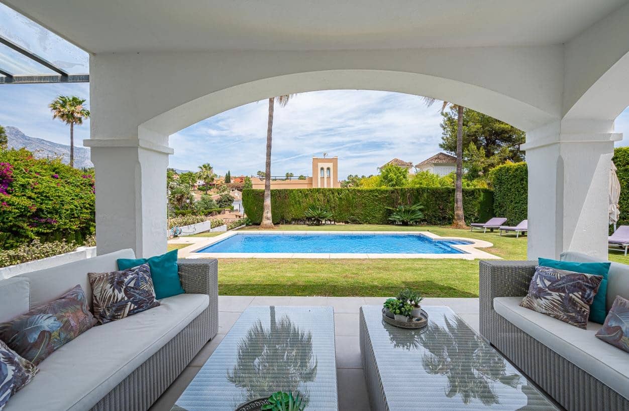 Villa/Maison de 6 chambres de location de vacances à Nueva Andalucia avec piscine garage - 7 700 € (Ref: 8286369)