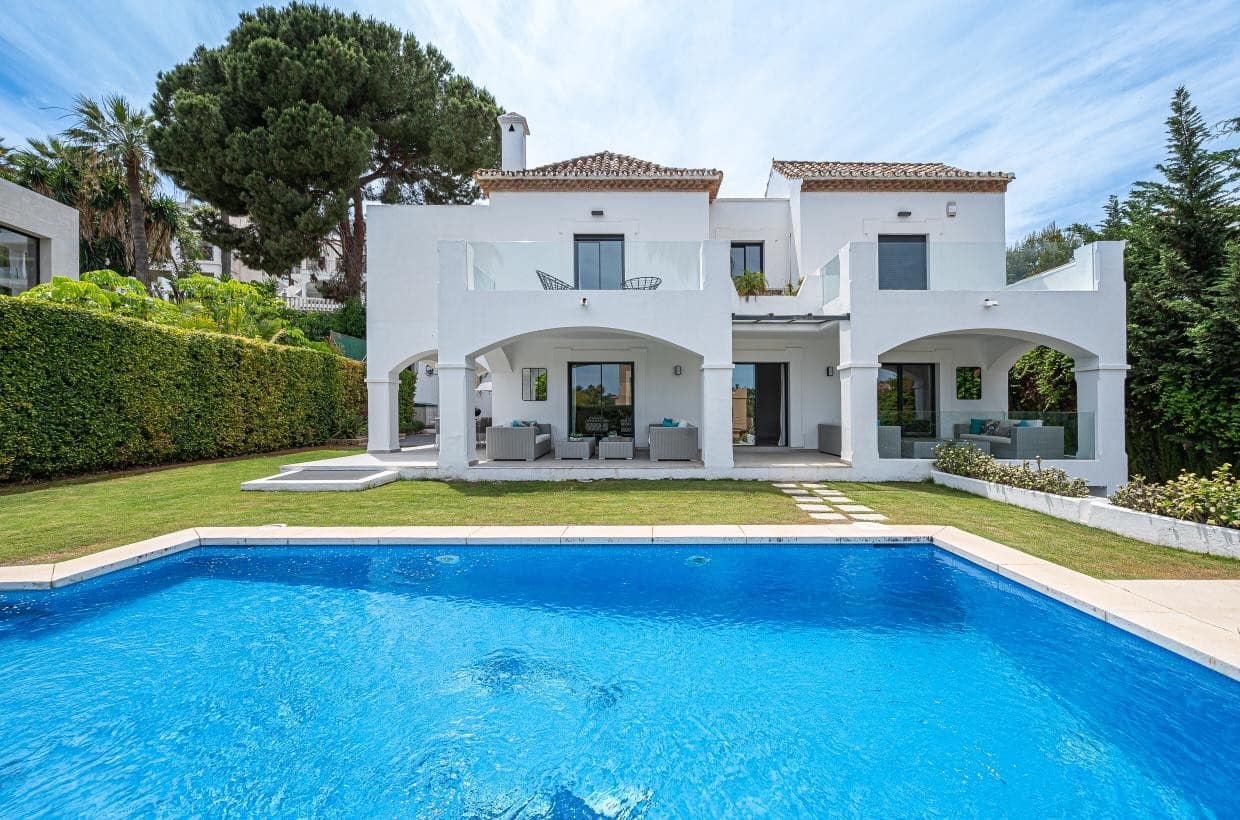 Villa/Maison de 6 chambres de location de vacances à Nueva Andalucia avec piscine garage - 7 700 € (Ref: 8286369)