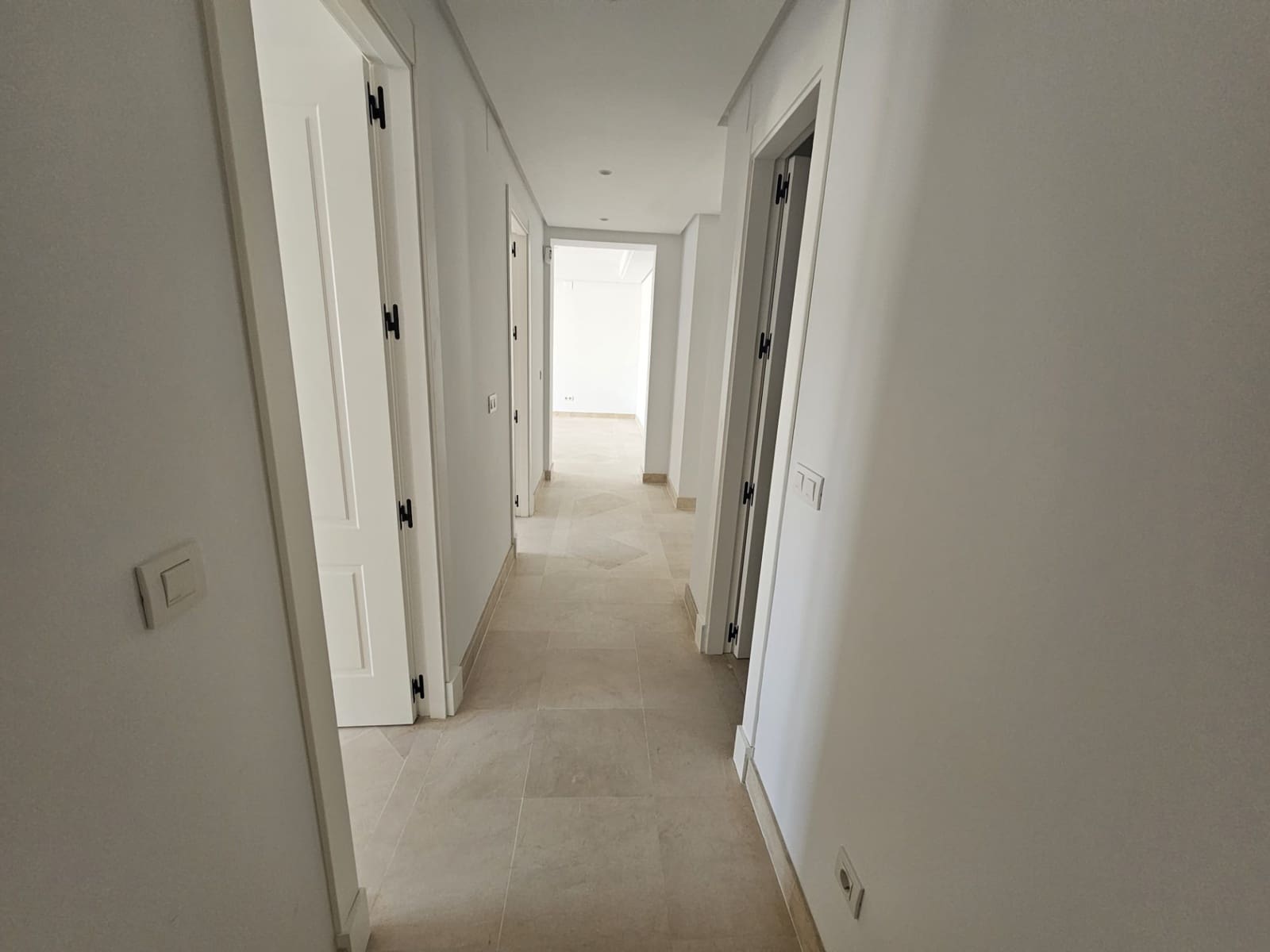 2 soverom Leilighet til salgs i Marbella med svømmebasseng garasje - € 464 000 (Ref: 8297498)