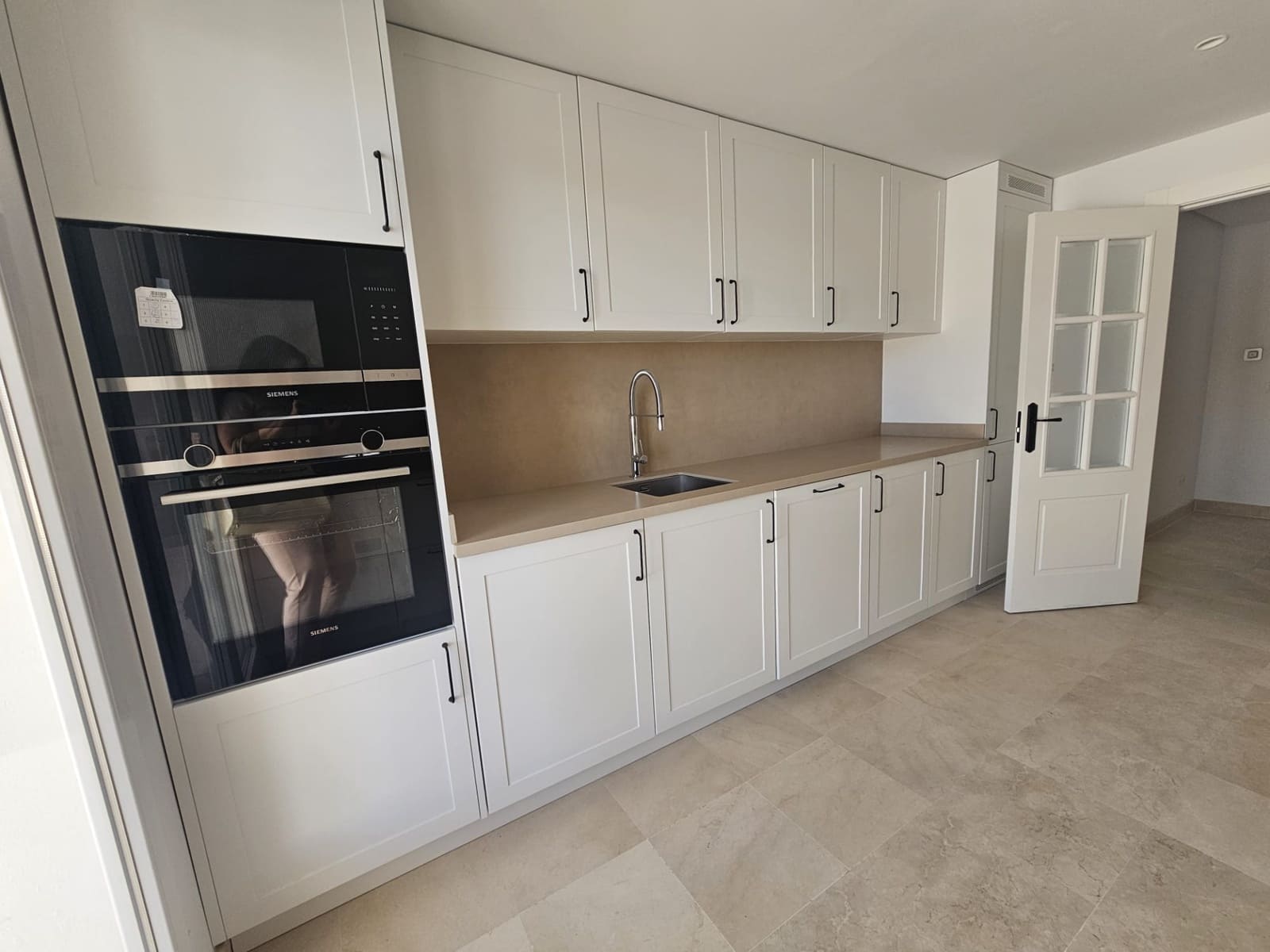 2 soverom Leilighet til salgs i Marbella med svømmebasseng garasje - € 464 000 (Ref: 8297498)