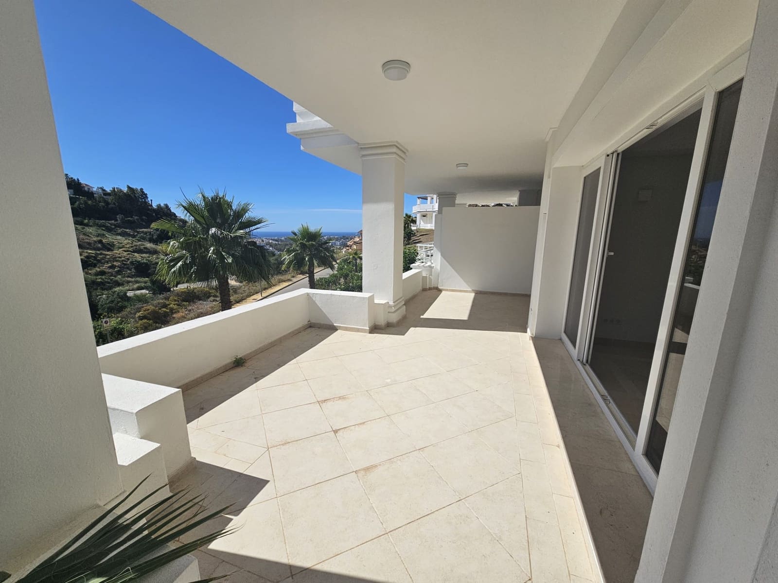 2 soverom Leilighet til salgs i Marbella med svømmebasseng garasje - € 464 000 (Ref: 8297498)