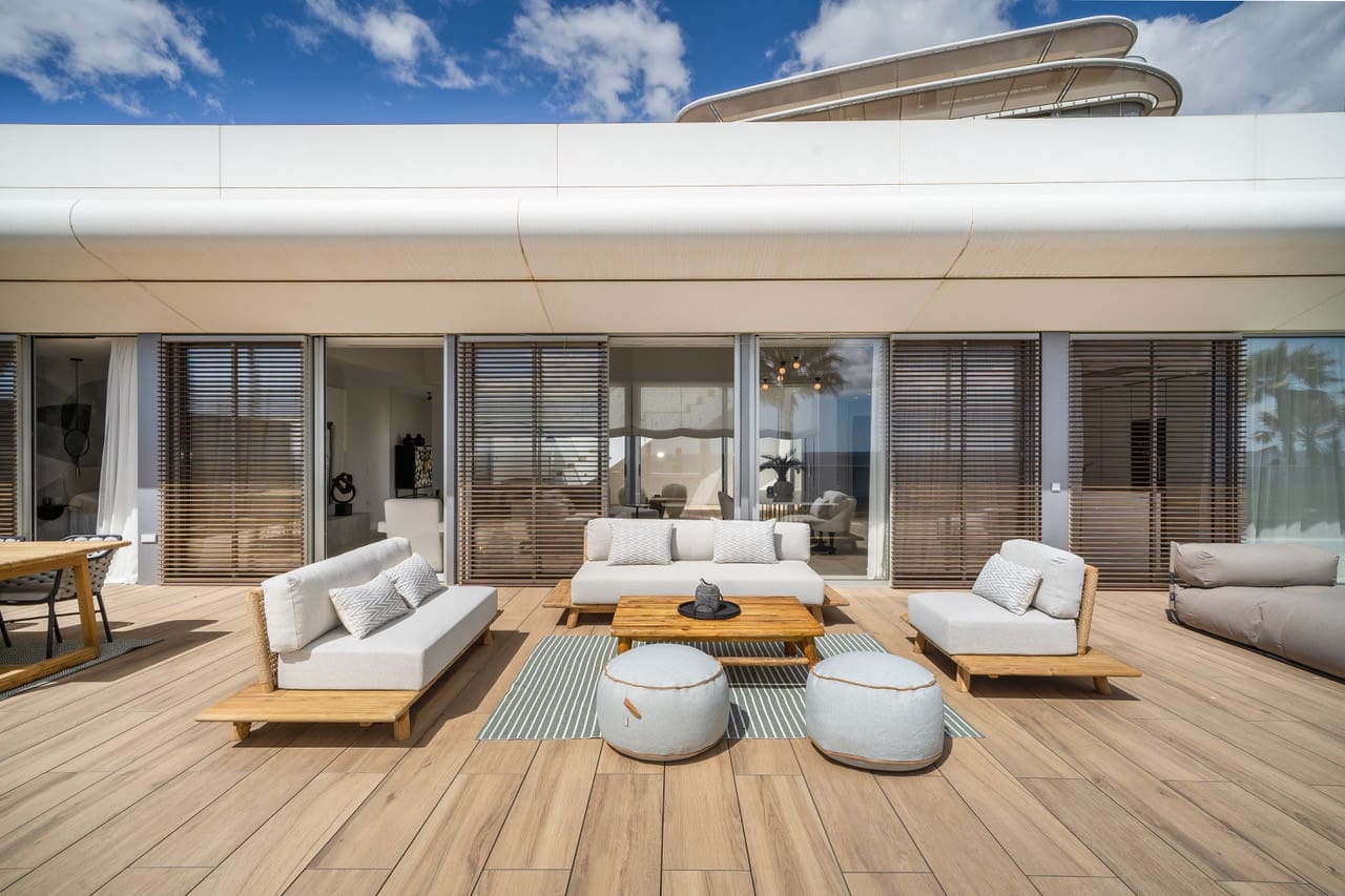 3 quarto Penthouse para venda em Estepona com piscina garagem - 1 750 000 € (Ref: 8299905)