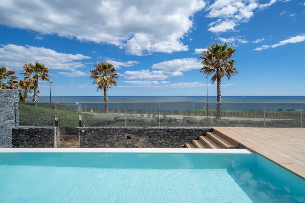 3 quarto Penthouse para venda em Estepona com piscina garagem - 1 750 000 € (Ref: 8299905)