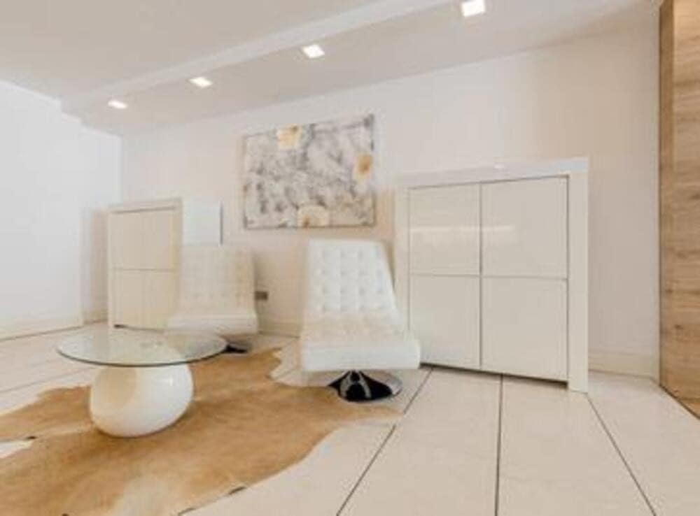 3 bedroom Beach Apartment for sale in Puerto Banus with pool garage - € 2,465,000 (Ref: 8302266)