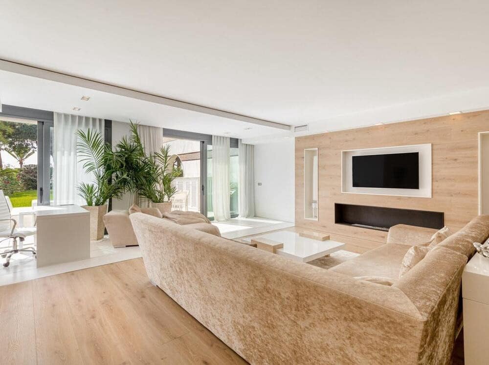 3 bedroom Beach Apartment for rent in Puerto Banus with pool garage - € 8,000 (Ref: 8302267)
