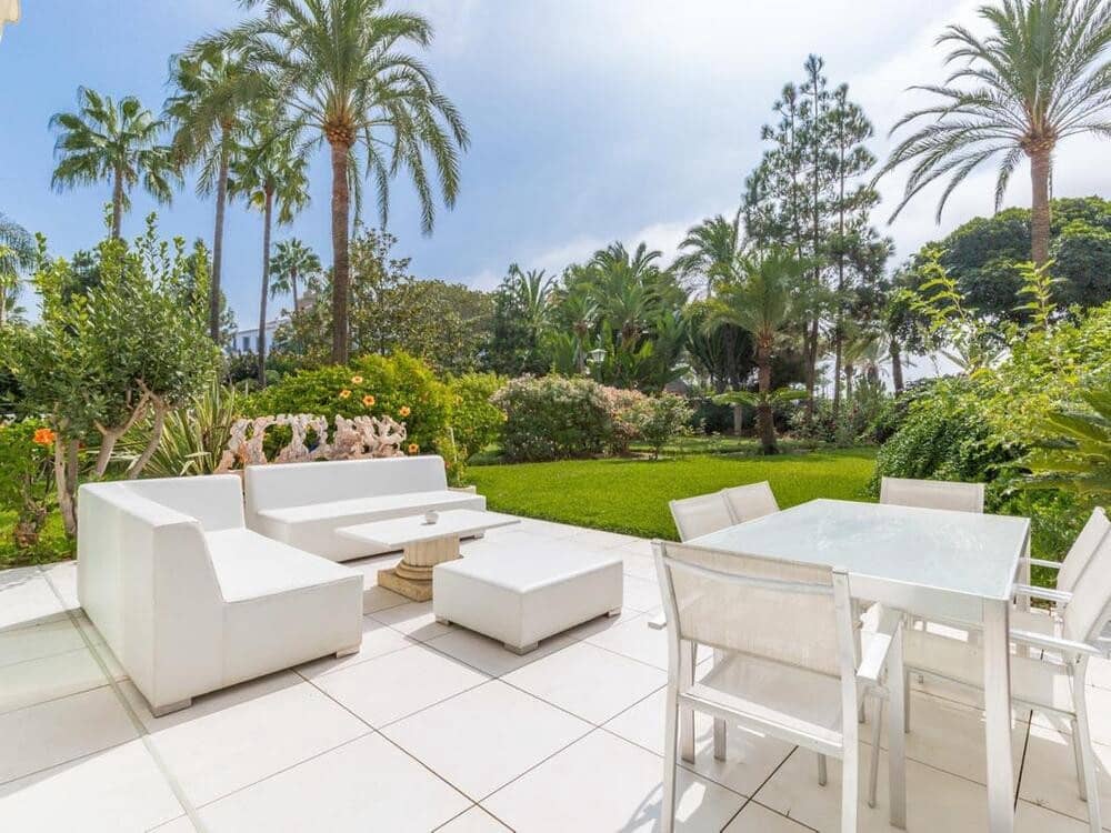 3 bedroom Beach Apartment for rent in Puerto Banus with pool garage - € 8,000 (Ref: 8302267)