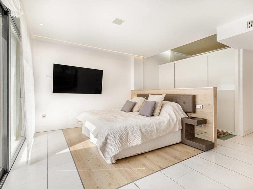 3 bedroom Beach Apartment for rent in Puerto Banus with pool garage - € 8,000 (Ref: 8302267)