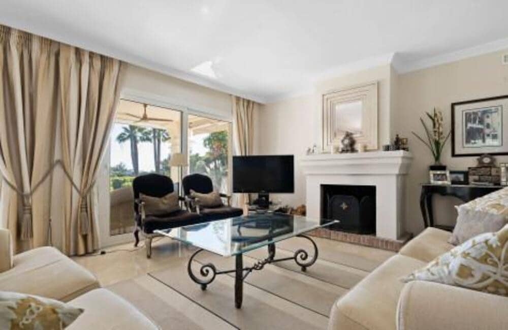 4 sypialnia Willa na sprzedaż w Marbella z basenem garażem - 2 295 000 € (Ref: 8308040)