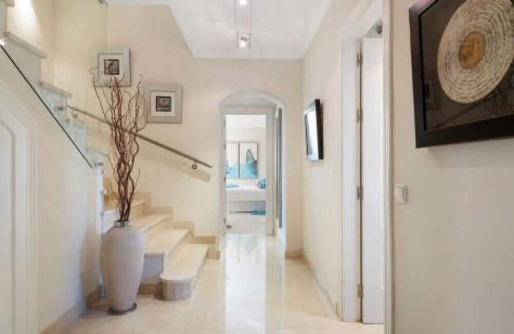 4 sypialnia Willa na sprzedaż w Marbella z basenem garażem - 2 295 000 € (Ref: 8308040)