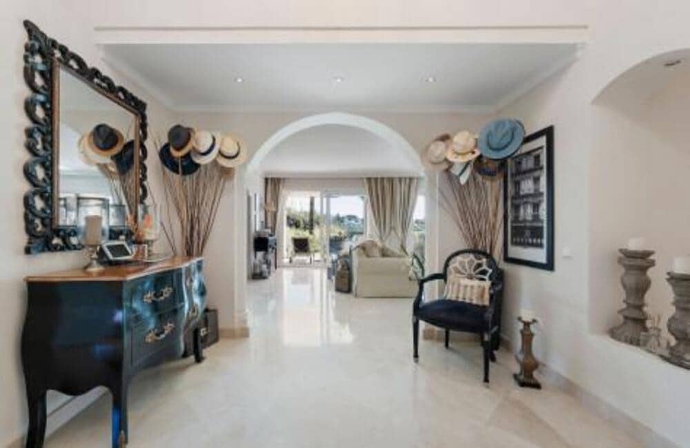 4 sypialnia Willa na sprzedaż w Marbella z basenem garażem - 2 295 000 € (Ref: 8308040)