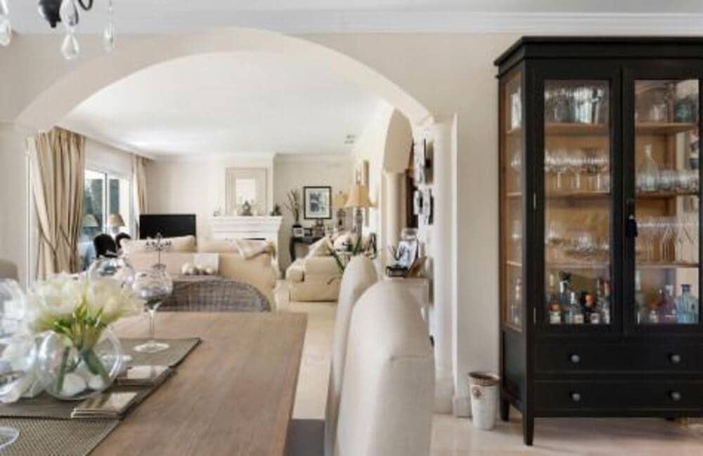 4 sypialnia Willa na sprzedaż w Marbella z basenem garażem - 2 295 000 € (Ref: 8308040)