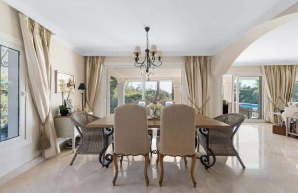 4 sypialnia Willa na sprzedaż w Marbella z basenem garażem - 2 295 000 € (Ref: 8308040)