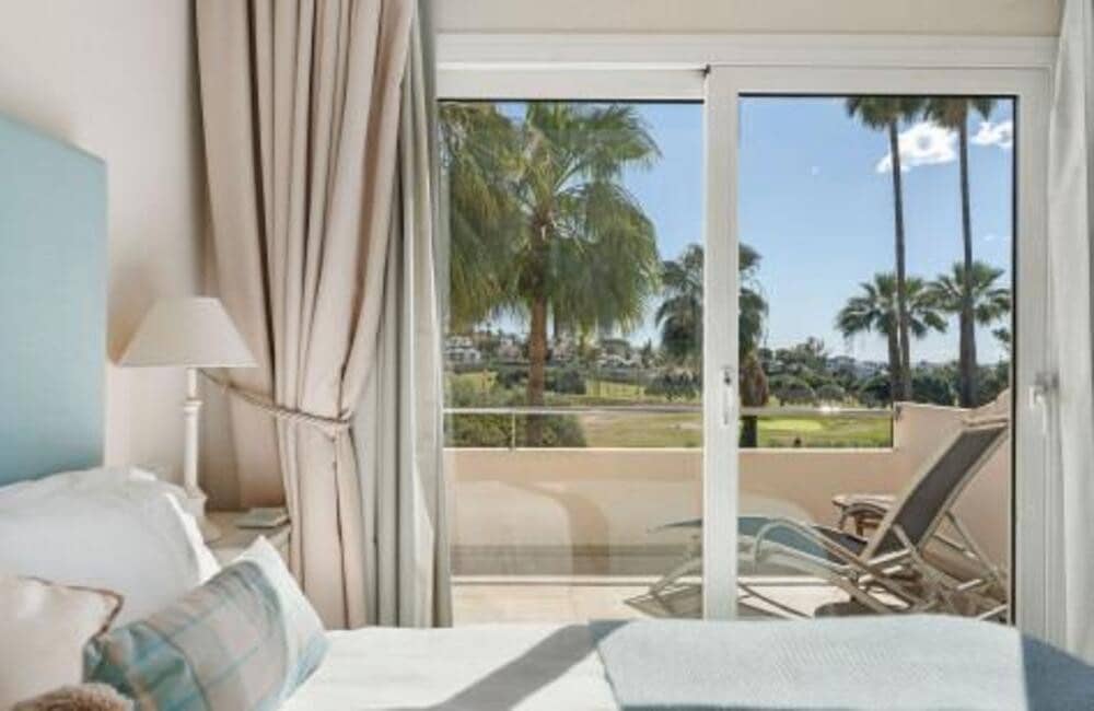 4 sypialnia Willa na sprzedaż w Marbella z basenem garażem - 2 295 000 € (Ref: 8308040)