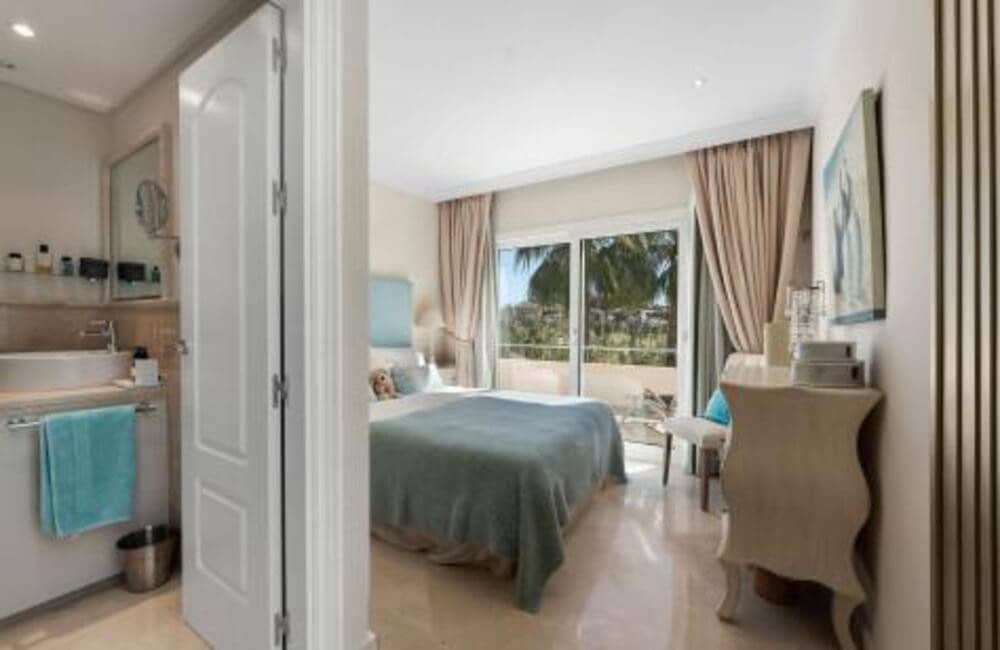 4 sypialnia Willa na sprzedaż w Marbella z basenem garażem - 2 295 000 € (Ref: 8308040)