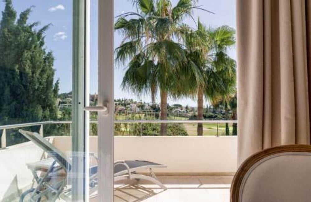 4 sypialnia Willa na sprzedaż w Marbella z basenem garażem - 2 295 000 € (Ref: 8308040)