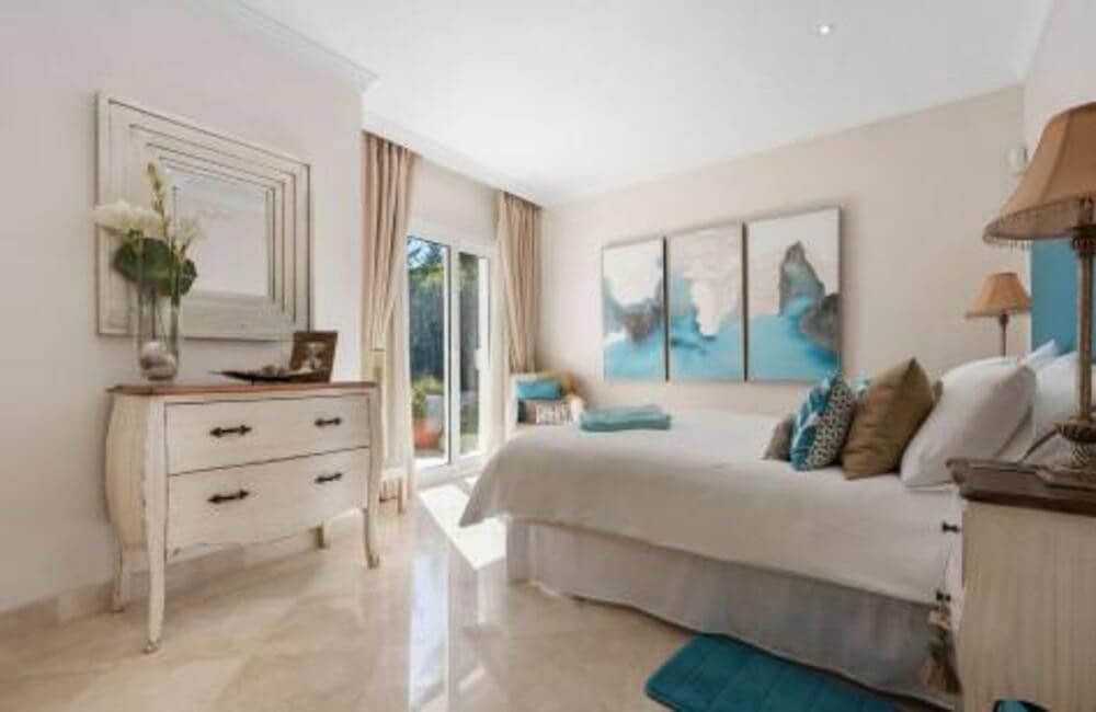 4 sypialnia Willa na sprzedaż w Marbella z basenem garażem - 2 295 000 € (Ref: 8308040)