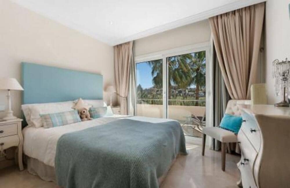 4 sypialnia Willa na sprzedaż w Marbella z basenem garażem - 2 295 000 € (Ref: 8308040)