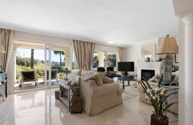 4 sypialnia Willa na sprzedaż w Los Naranjos, Marbella z basenem garażem - 2 295 000 € (Ref: 8308040)