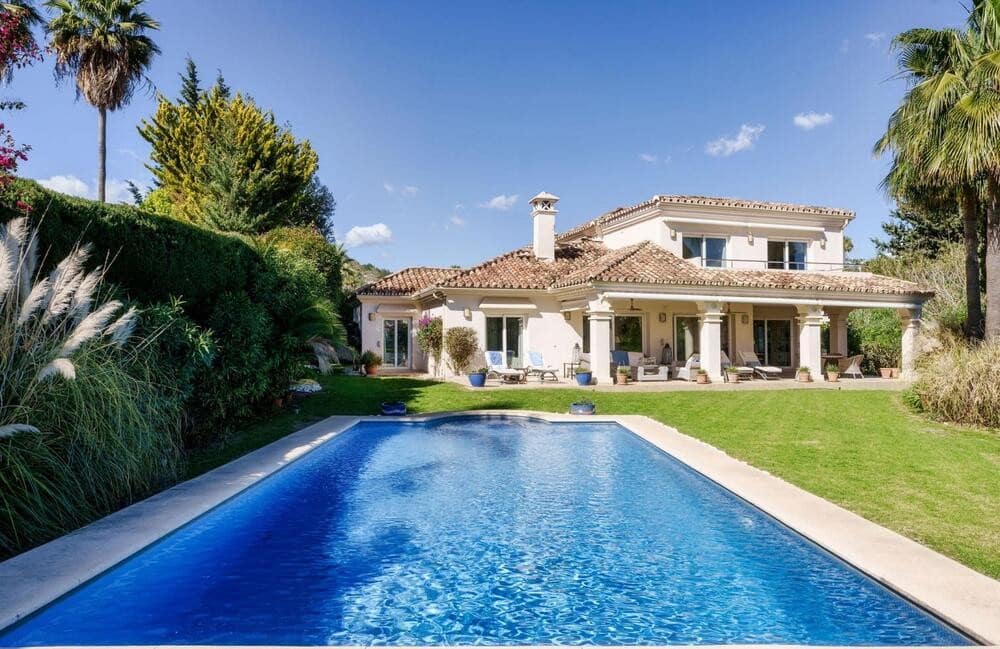 4 sypialnia Willa na sprzedaż w Marbella z basenem garażem - 2 295 000 € (Ref: 8308040)