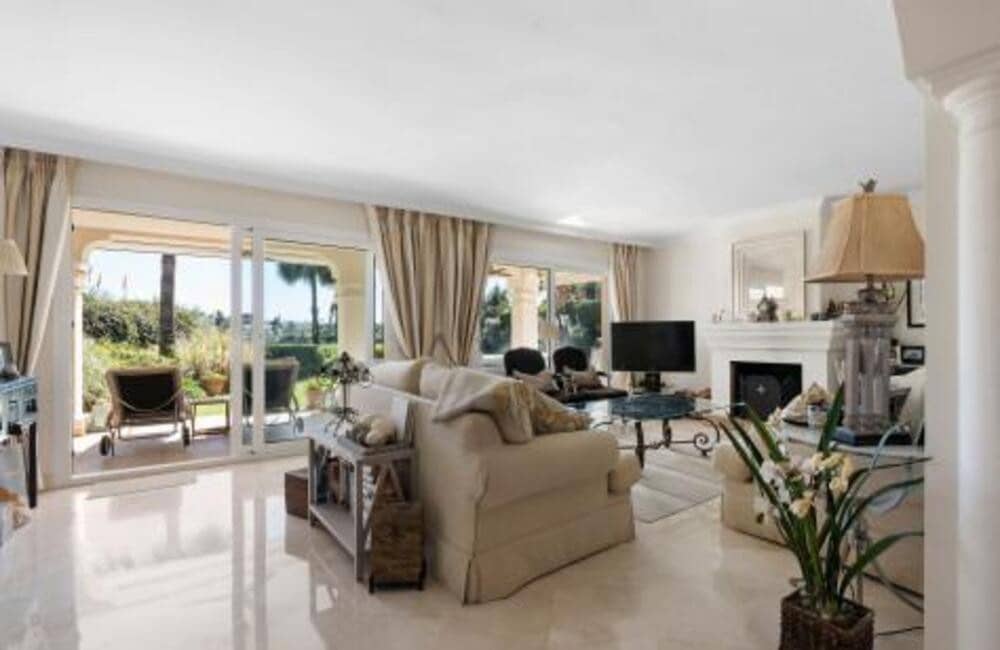 4 sypialnia Willa na sprzedaż w Marbella z basenem garażem - 2 295 000 € (Ref: 8308040)