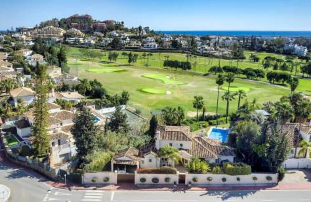 4 sypialnia Willa na sprzedaż w Marbella z basenem garażem - 2 295 000 € (Ref: 8308040)