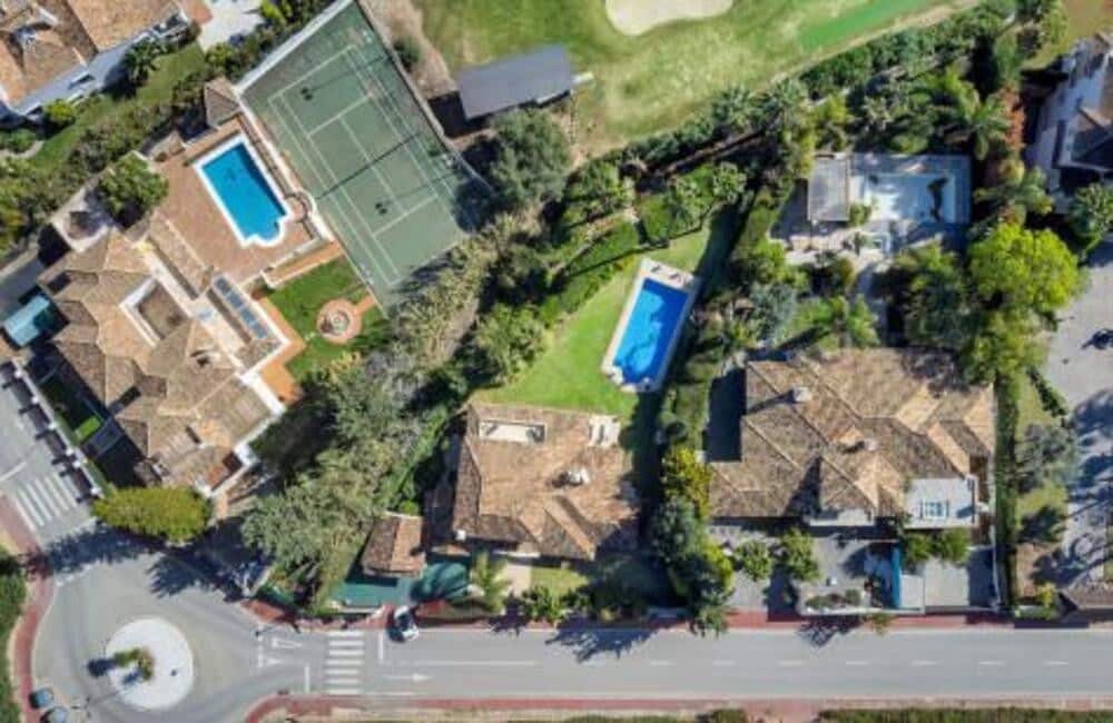 4 sypialnia Willa na sprzedaż w Marbella z basenem garażem - 2 295 000 € (Ref: 8308040)