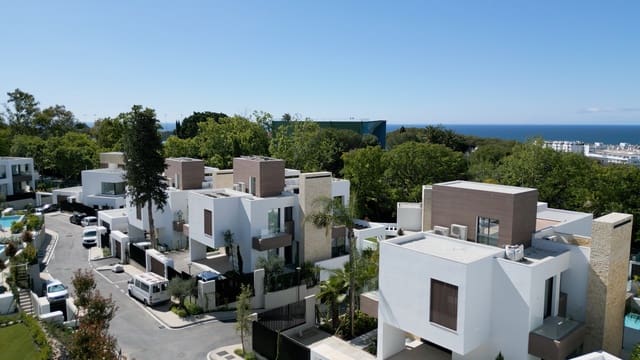 Chalet de 4 habitaciones en Golden Mile, Marbella en venta con piscina garaje - 4.500.000 € (Ref: 8308041)