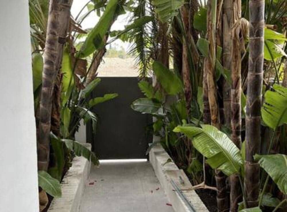 5 quarto Moradia Geminada para arrendar em Nueva Andalucia com piscina garagem - 5 900 € (Ref: 8308042)