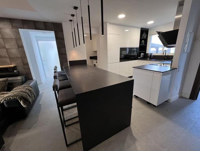 5 bedroom Semi-detached Villa for rent in Rodeo Alto - Guadaiza - La Campana, Marbella with pool garage - € 5,900 (Ref: 8308042)