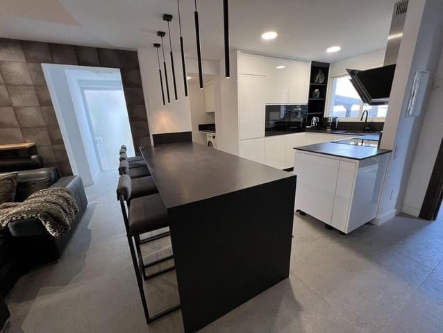 5 bedroom Semi-detached Villa for rent in Rodeo Alto - Guadaiza - La Campana, Marbella with pool garage - € 5,900 (Ref: 8308042)