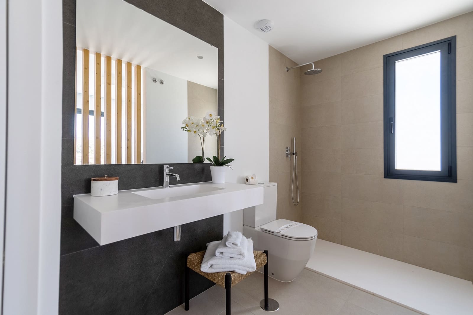 3 soveværelse Semi-Rækkehus til salg i Estepona med swimmingpool garage - € 900.000 (Ref: 8310189)